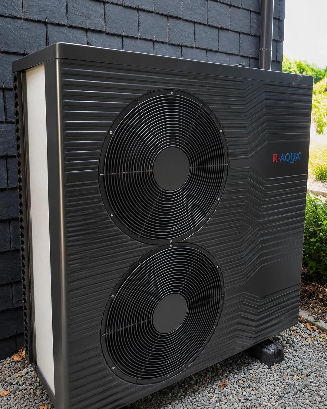 Unité extérieure R-AQUA d’une pompe à chaleur air/eau installée par Yooza