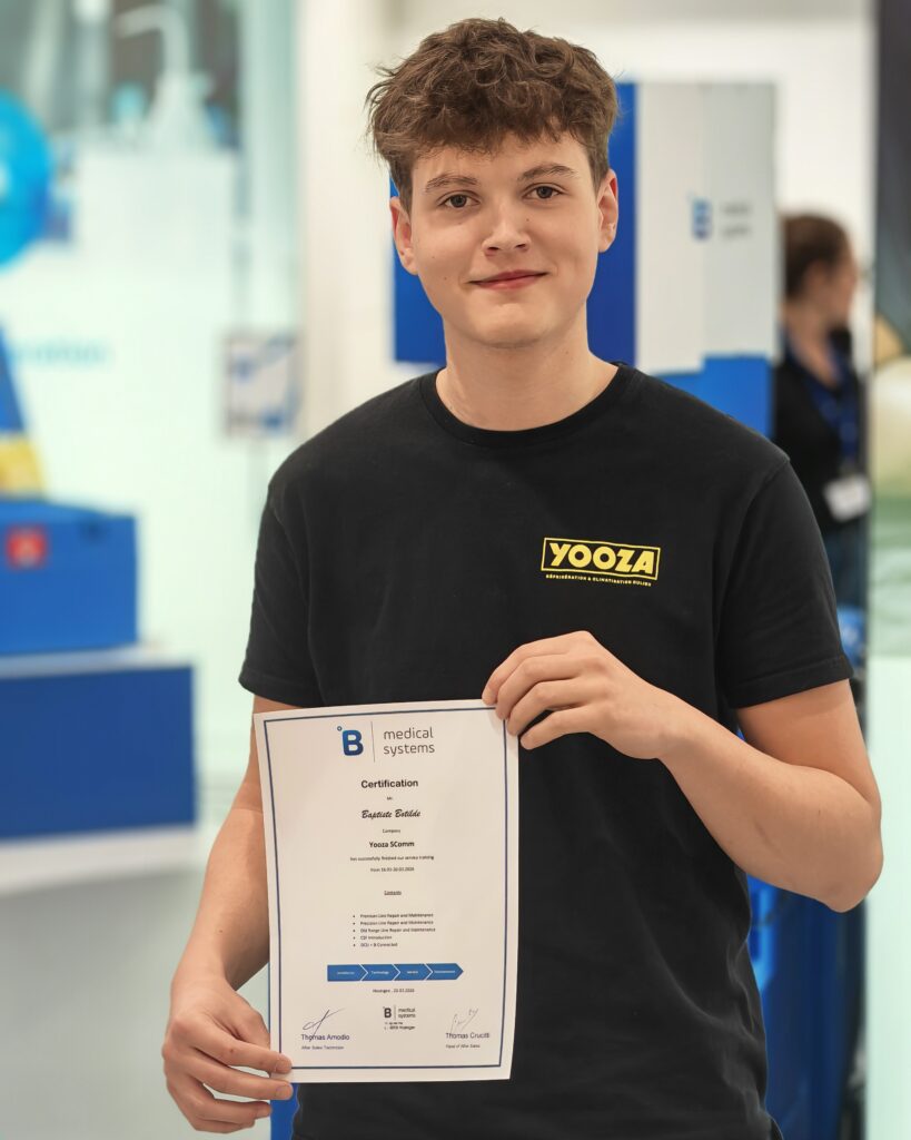 Remise du certificat de formation B Medical Systems à Baptiste Botilde, technicien Yooza